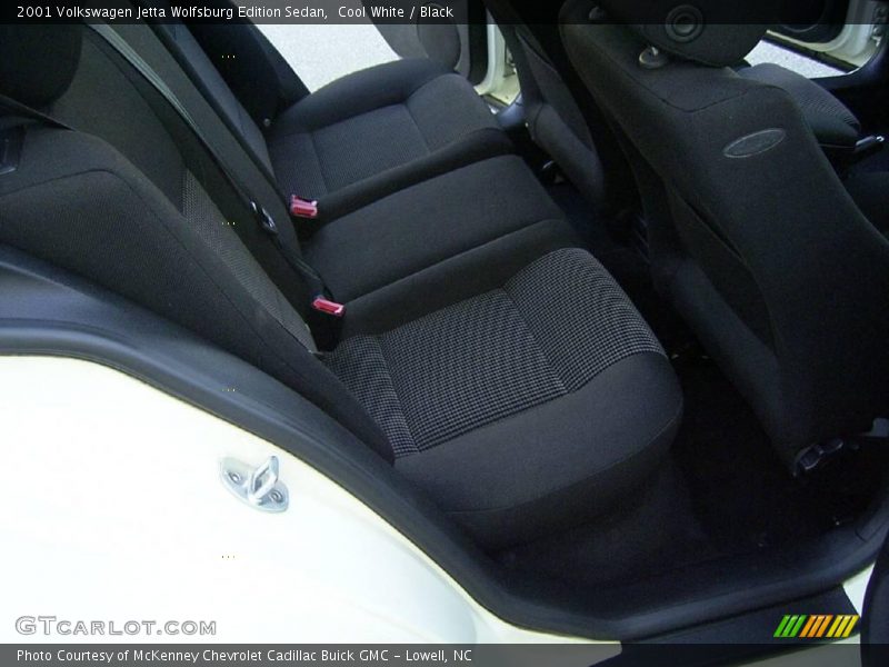 Cool White / Black 2001 Volkswagen Jetta Wolfsburg Edition Sedan