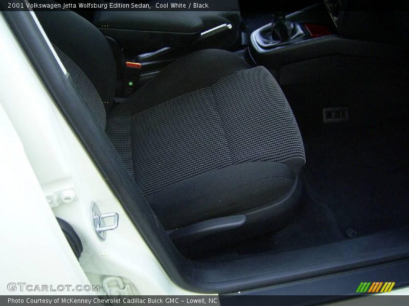 Cool White / Black 2001 Volkswagen Jetta Wolfsburg Edition Sedan