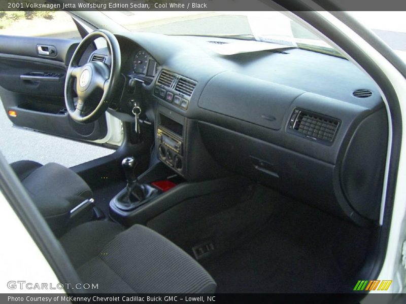 Cool White / Black 2001 Volkswagen Jetta Wolfsburg Edition Sedan