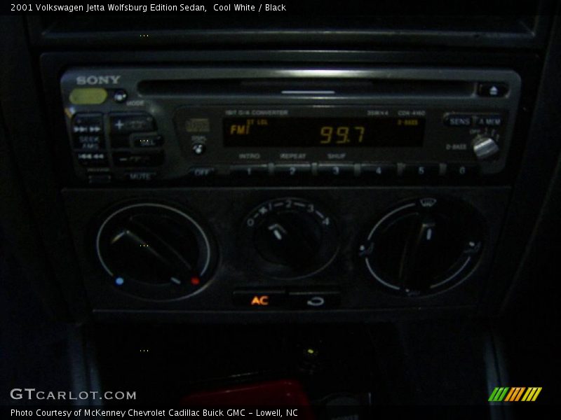 Cool White / Black 2001 Volkswagen Jetta Wolfsburg Edition Sedan