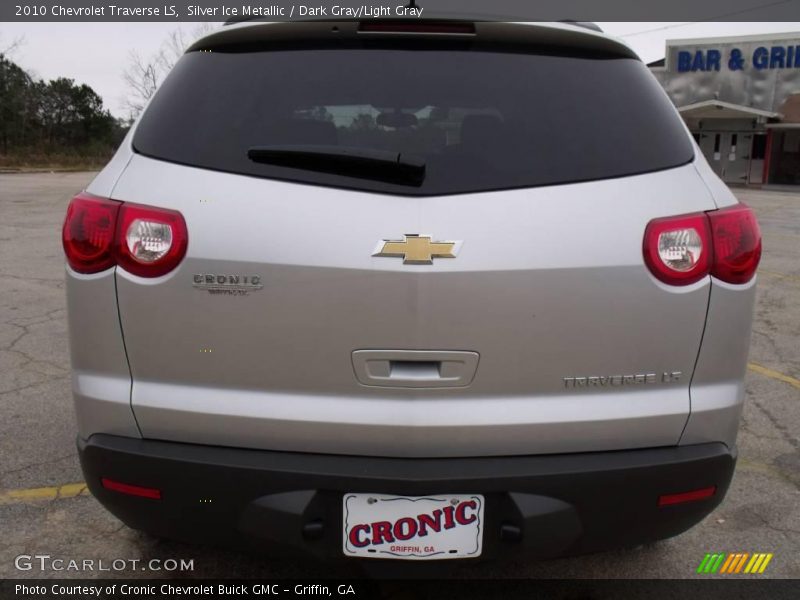 Silver Ice Metallic / Dark Gray/Light Gray 2010 Chevrolet Traverse LS
