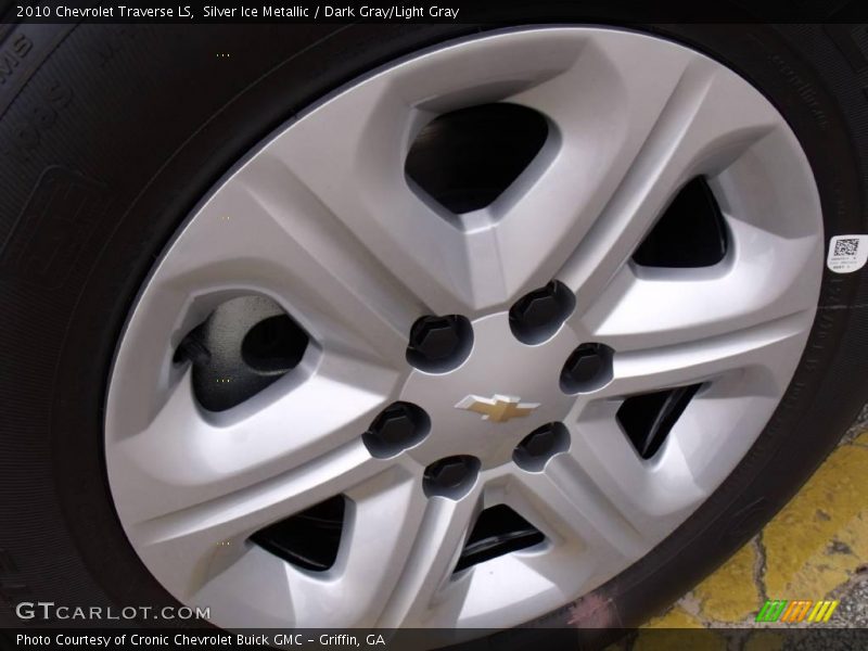 Silver Ice Metallic / Dark Gray/Light Gray 2010 Chevrolet Traverse LS