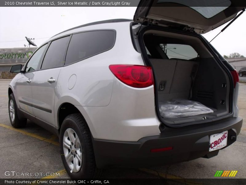 Silver Ice Metallic / Dark Gray/Light Gray 2010 Chevrolet Traverse LS