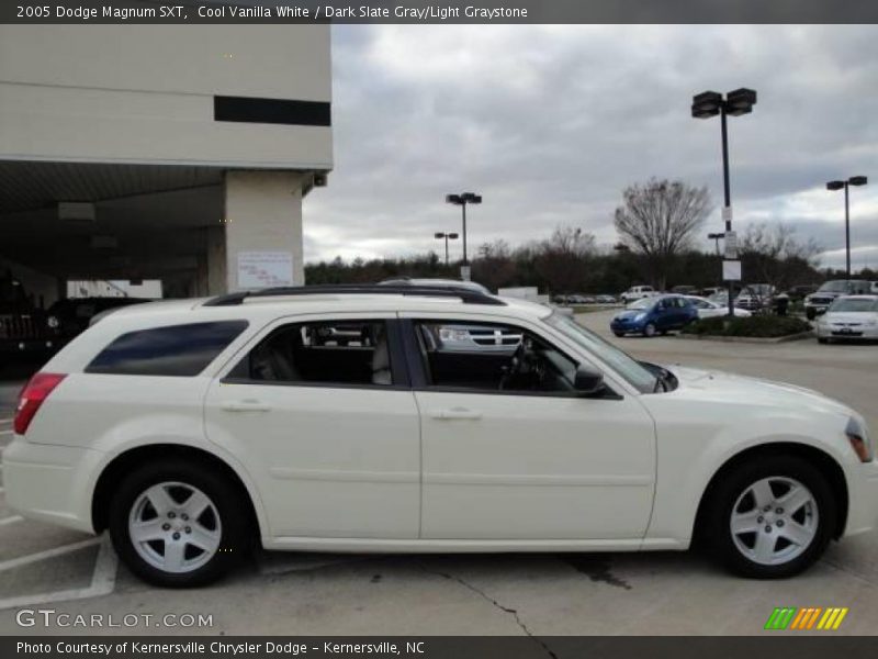 Cool Vanilla White / Dark Slate Gray/Light Graystone 2005 Dodge Magnum SXT