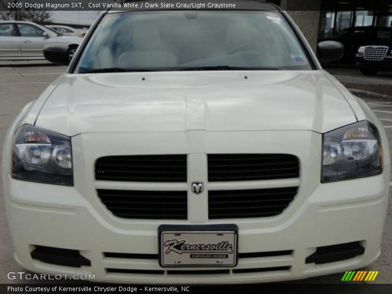 Cool Vanilla White / Dark Slate Gray/Light Graystone 2005 Dodge Magnum SXT