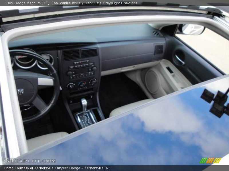 Cool Vanilla White / Dark Slate Gray/Light Graystone 2005 Dodge Magnum SXT