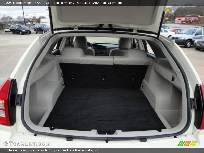 Cool Vanilla White / Dark Slate Gray/Light Graystone 2005 Dodge Magnum SXT