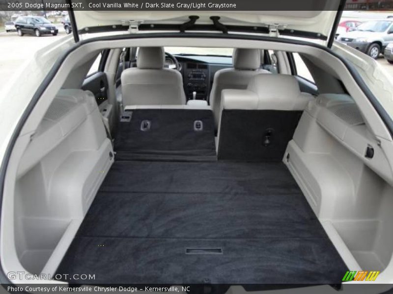 Cool Vanilla White / Dark Slate Gray/Light Graystone 2005 Dodge Magnum SXT