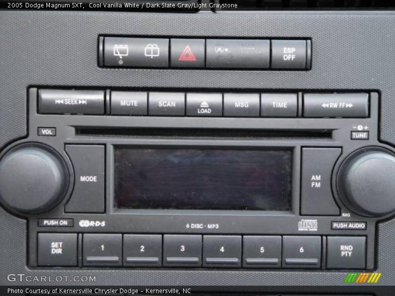 Cool Vanilla White / Dark Slate Gray/Light Graystone 2005 Dodge Magnum SXT