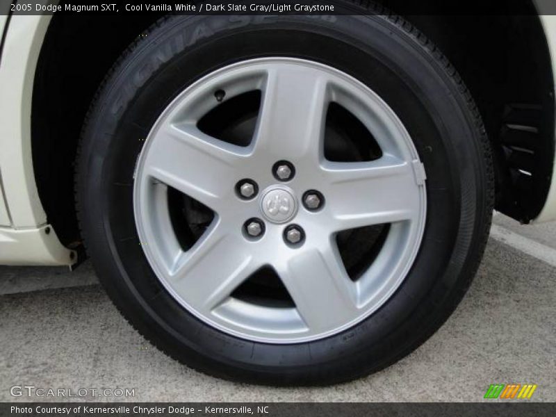 Cool Vanilla White / Dark Slate Gray/Light Graystone 2005 Dodge Magnum SXT