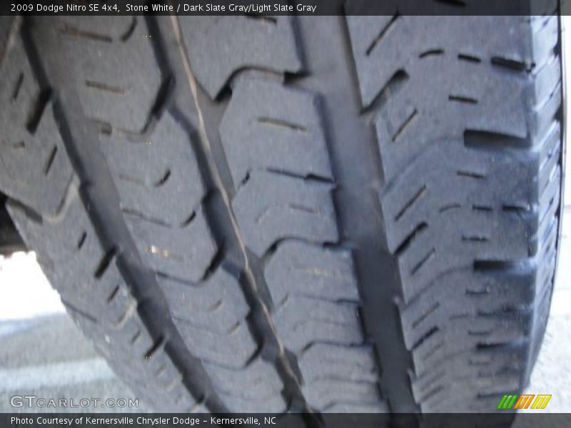 Stone White / Dark Slate Gray/Light Slate Gray 2009 Dodge Nitro SE 4x4