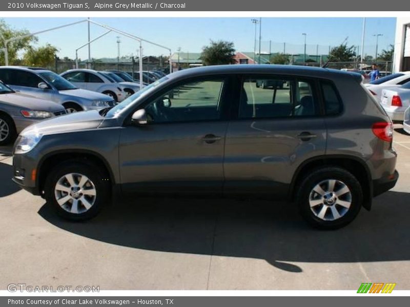 Alpine Grey Metallic / Charcoal 2010 Volkswagen Tiguan S