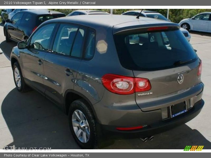 Alpine Grey Metallic / Charcoal 2010 Volkswagen Tiguan S