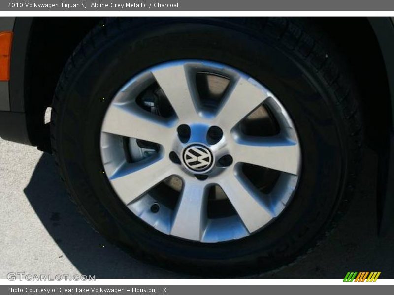 Alpine Grey Metallic / Charcoal 2010 Volkswagen Tiguan S