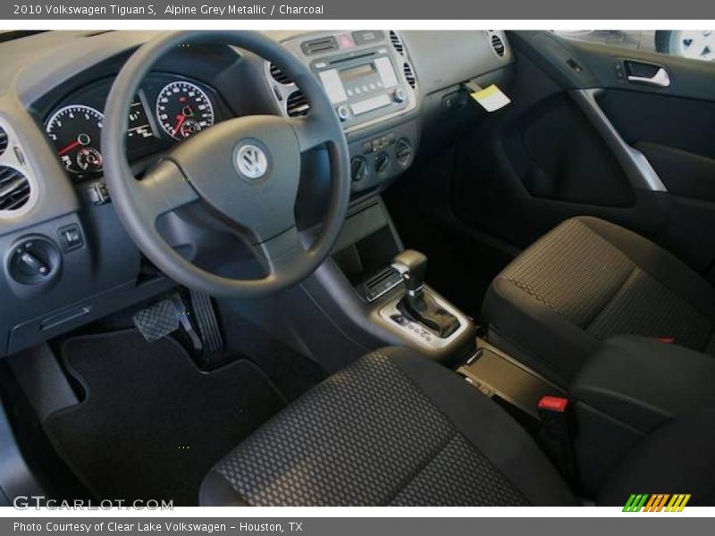 Alpine Grey Metallic / Charcoal 2010 Volkswagen Tiguan S