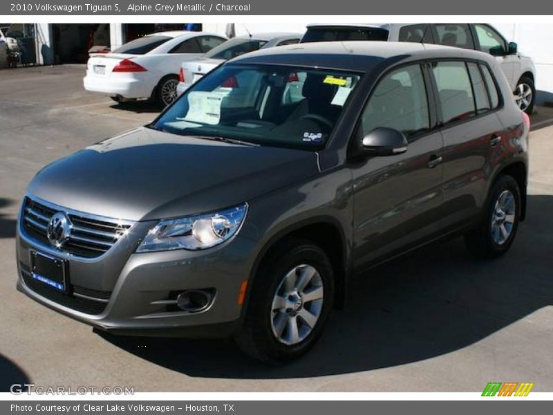 Alpine Grey Metallic / Charcoal 2010 Volkswagen Tiguan S