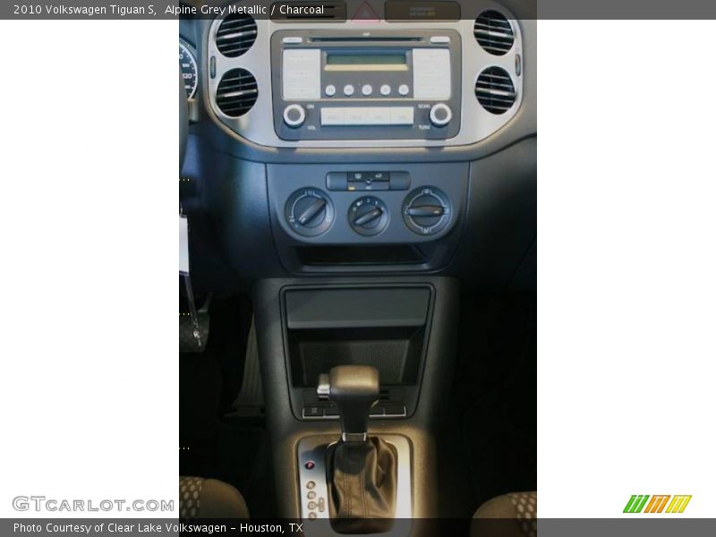 Alpine Grey Metallic / Charcoal 2010 Volkswagen Tiguan S