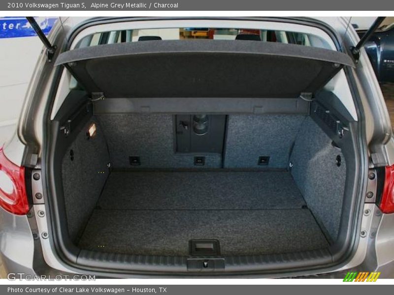 Alpine Grey Metallic / Charcoal 2010 Volkswagen Tiguan S