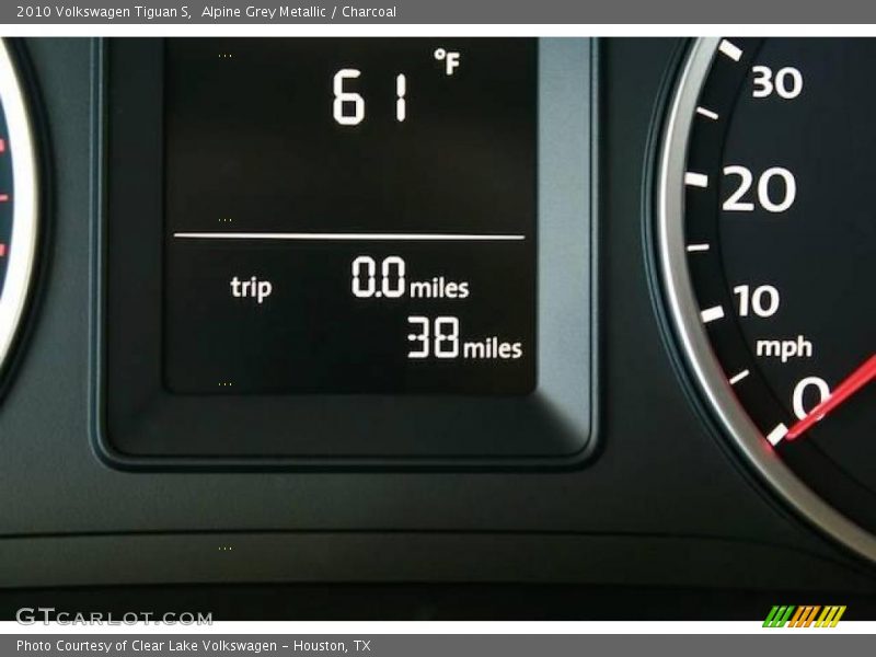 Alpine Grey Metallic / Charcoal 2010 Volkswagen Tiguan S