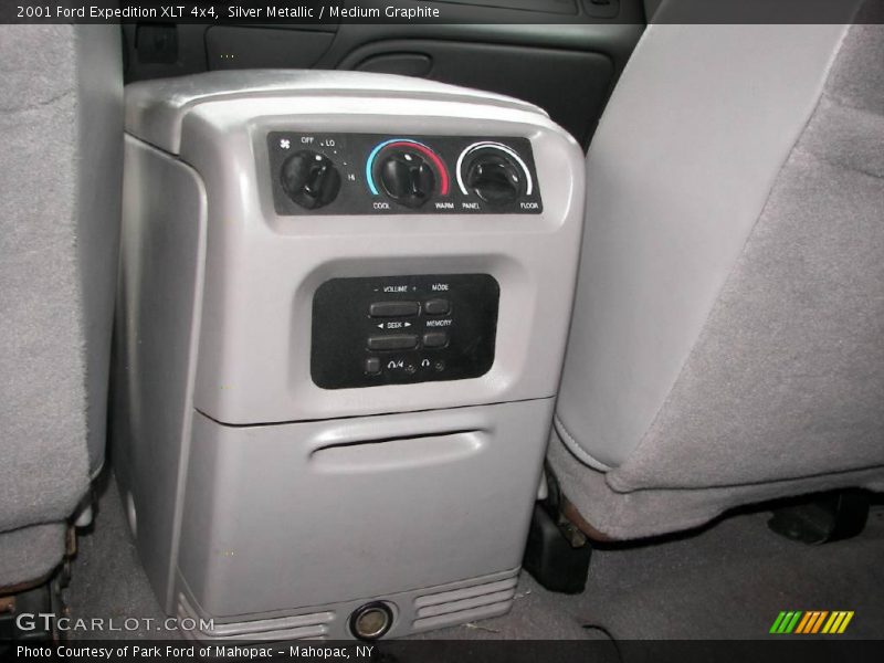 Silver Metallic / Medium Graphite 2001 Ford Expedition XLT 4x4