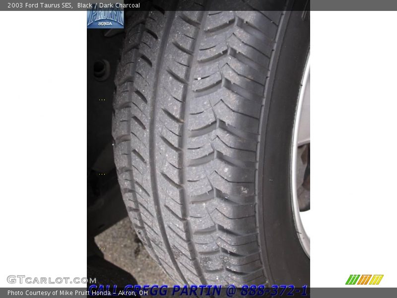 Black / Dark Charcoal 2003 Ford Taurus SES