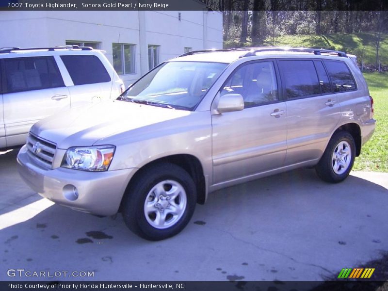 Sonora Gold Pearl / Ivory Beige 2007 Toyota Highlander