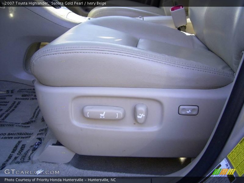 Sonora Gold Pearl / Ivory Beige 2007 Toyota Highlander