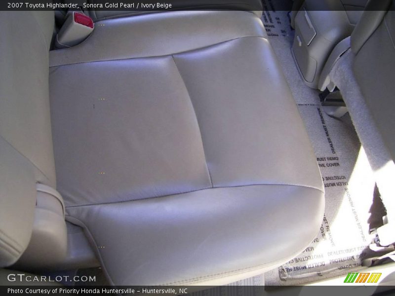 Sonora Gold Pearl / Ivory Beige 2007 Toyota Highlander