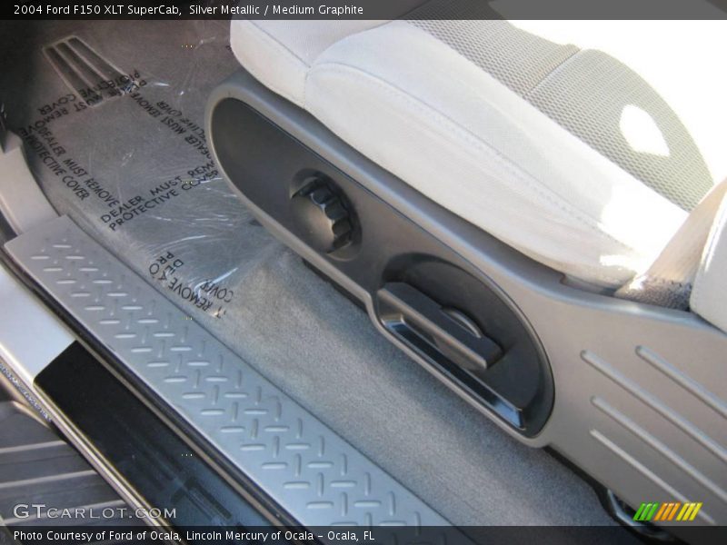 Silver Metallic / Medium Graphite 2004 Ford F150 XLT SuperCab