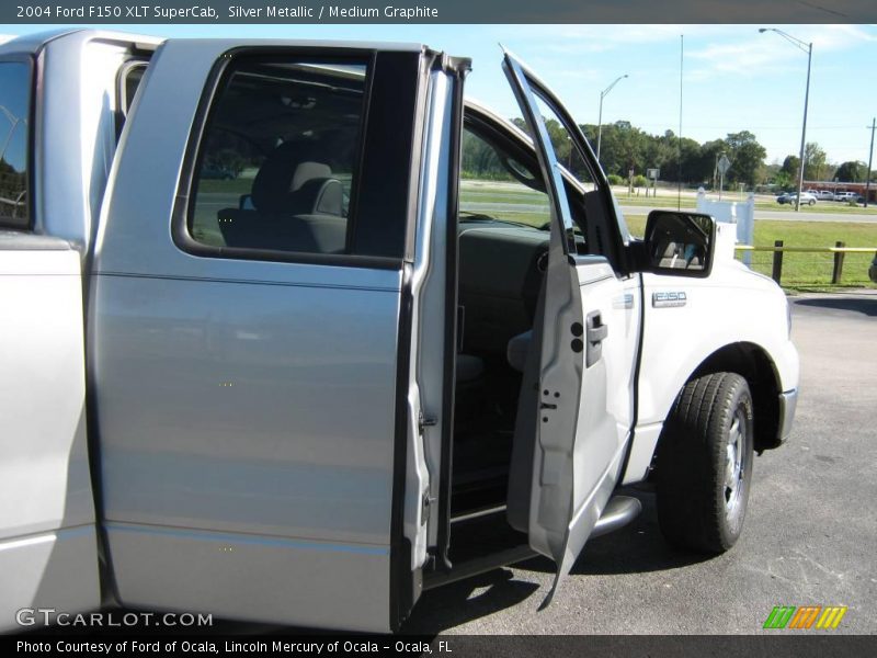 Silver Metallic / Medium Graphite 2004 Ford F150 XLT SuperCab