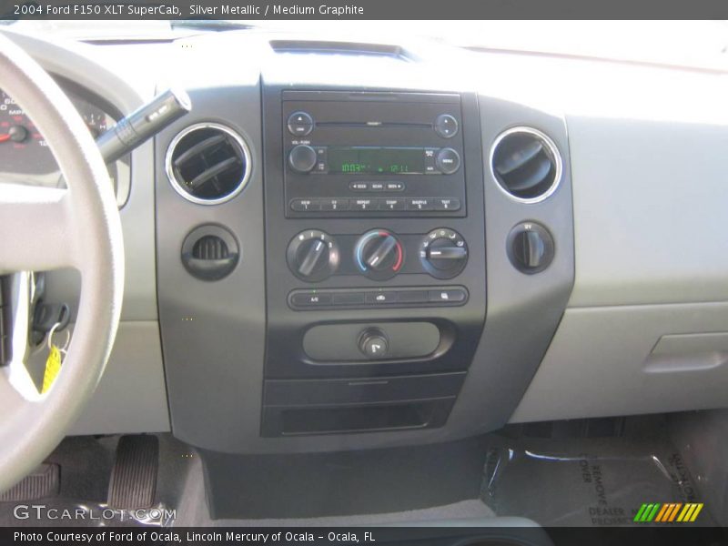 Silver Metallic / Medium Graphite 2004 Ford F150 XLT SuperCab