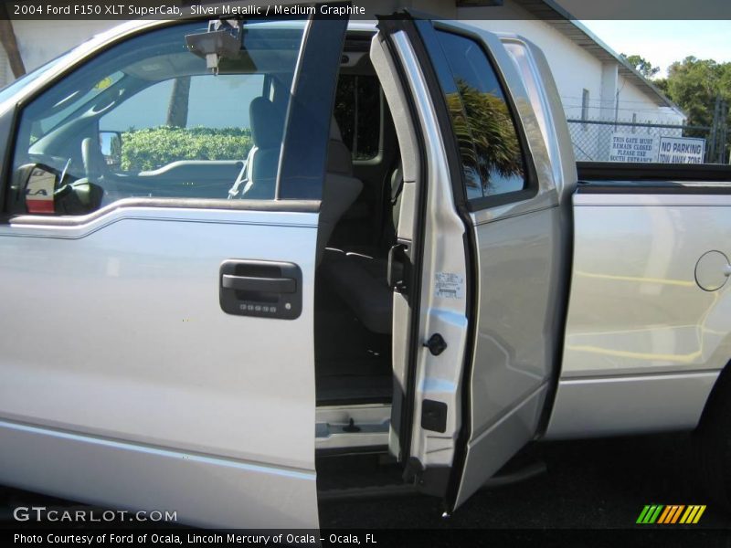 Silver Metallic / Medium Graphite 2004 Ford F150 XLT SuperCab