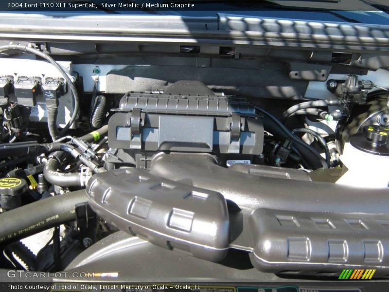 Silver Metallic / Medium Graphite 2004 Ford F150 XLT SuperCab