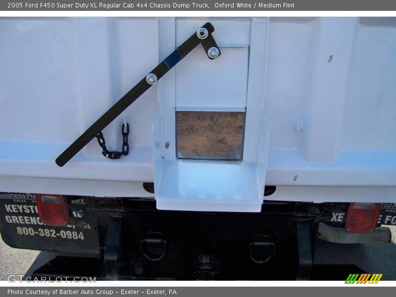 Oxford White / Medium Flint 2005 Ford F450 Super Duty XL Regular Cab 4x4 Chassis Dump Truck