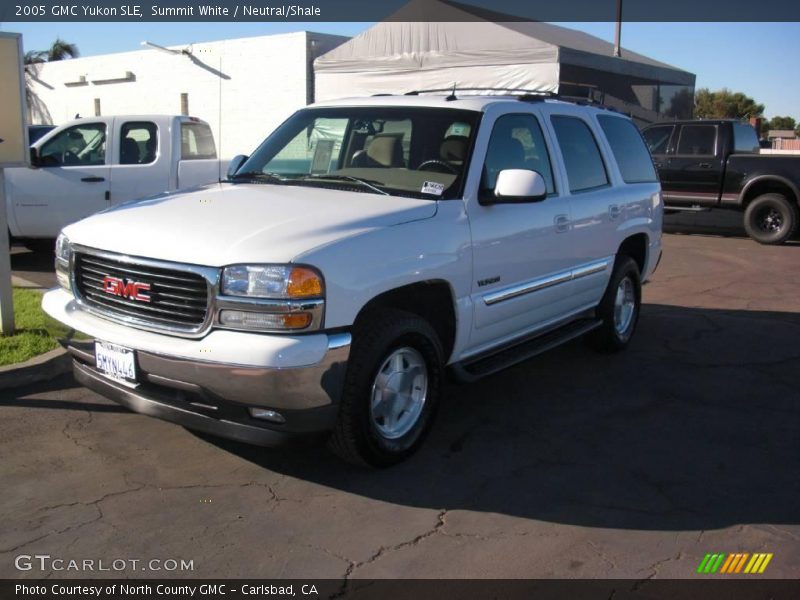 Summit White / Neutral/Shale 2005 GMC Yukon SLE