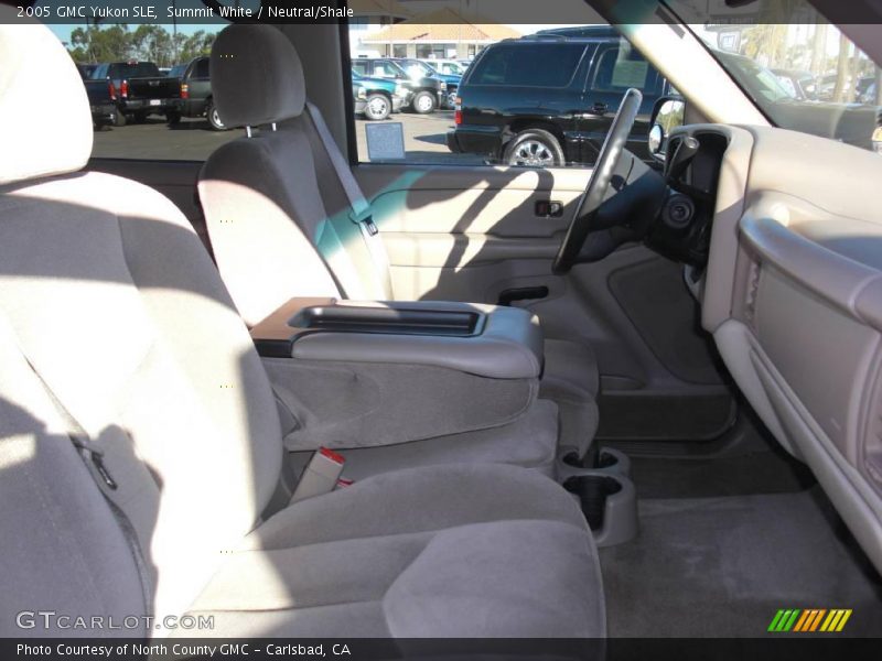 Summit White / Neutral/Shale 2005 GMC Yukon SLE
