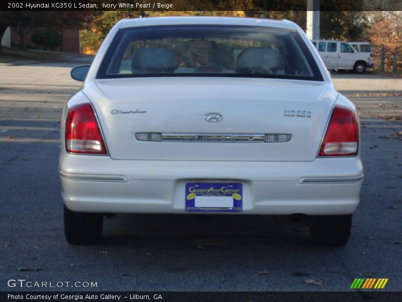 Ivory White Pearl / Beige 2002 Hyundai XG350 L Sedan