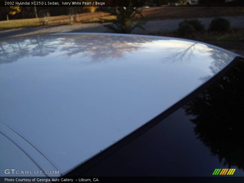 Ivory White Pearl / Beige 2002 Hyundai XG350 L Sedan