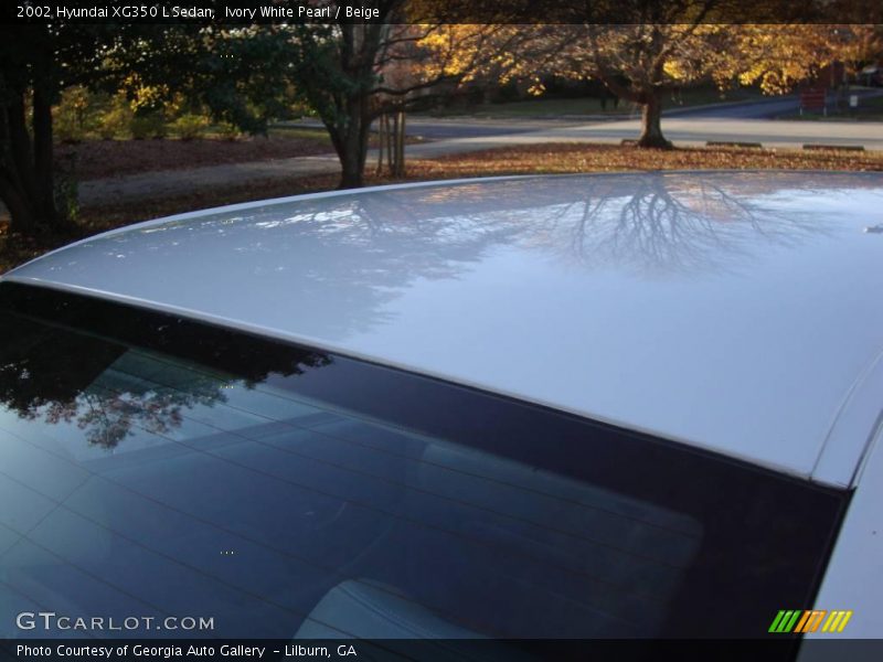 Ivory White Pearl / Beige 2002 Hyundai XG350 L Sedan