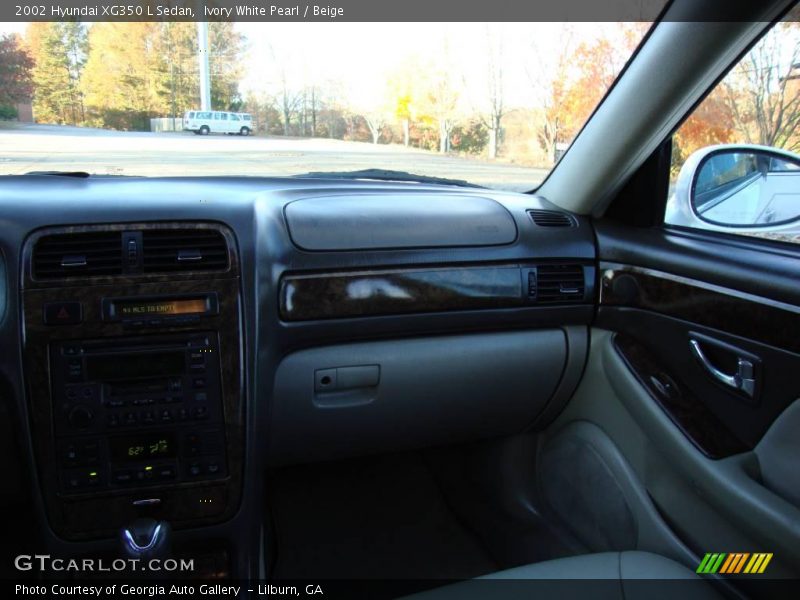 Ivory White Pearl / Beige 2002 Hyundai XG350 L Sedan
