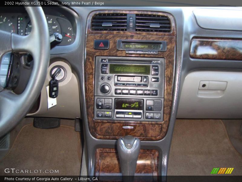 Ivory White Pearl / Beige 2002 Hyundai XG350 L Sedan