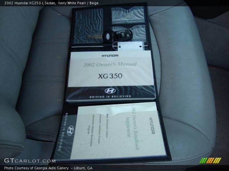 Ivory White Pearl / Beige 2002 Hyundai XG350 L Sedan
