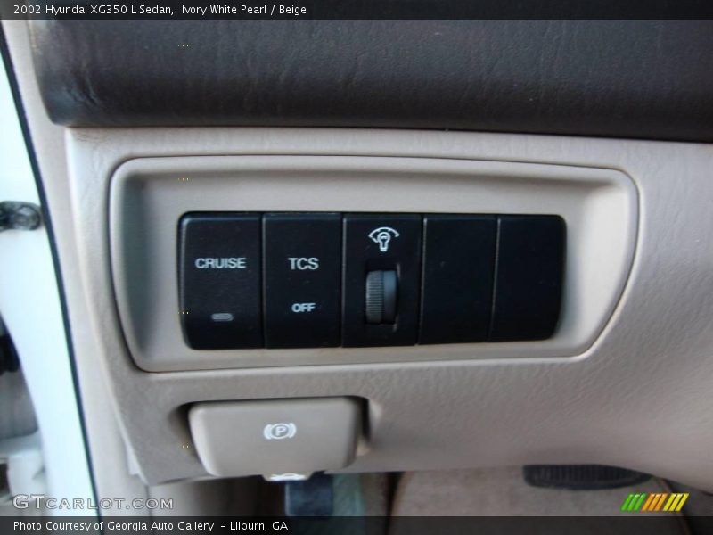 Ivory White Pearl / Beige 2002 Hyundai XG350 L Sedan