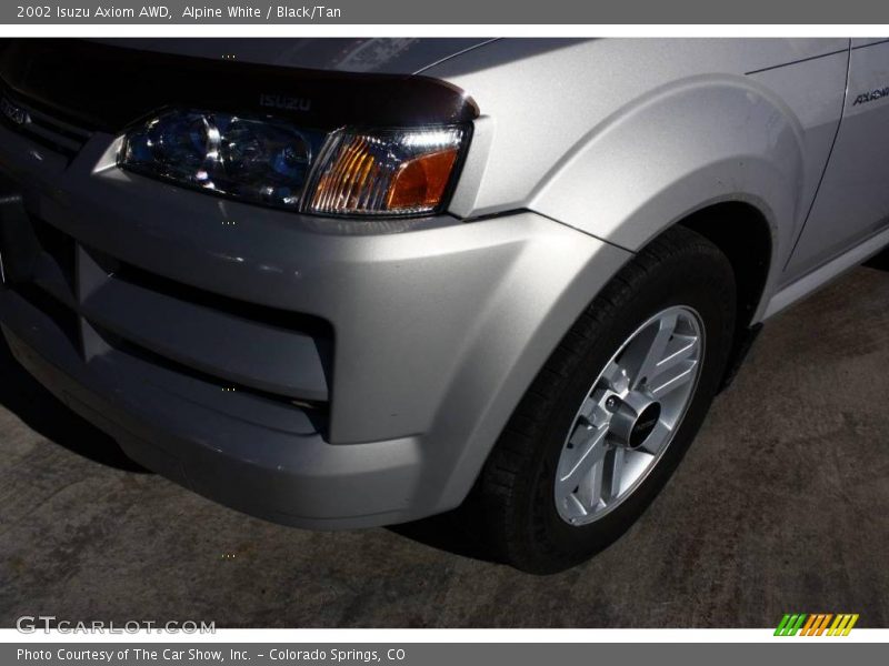 Alpine White / Black/Tan 2002 Isuzu Axiom AWD
