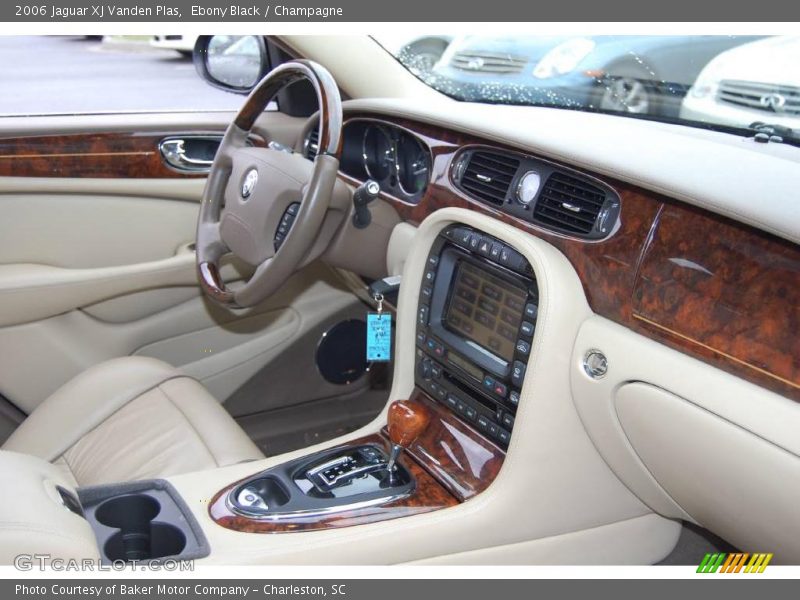 Ebony Black / Champagne 2006 Jaguar XJ Vanden Plas
