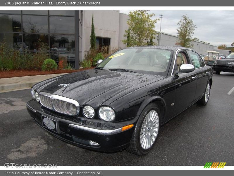 Ebony Black / Champagne 2006 Jaguar XJ Vanden Plas