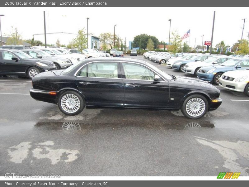 Ebony Black / Champagne 2006 Jaguar XJ Vanden Plas