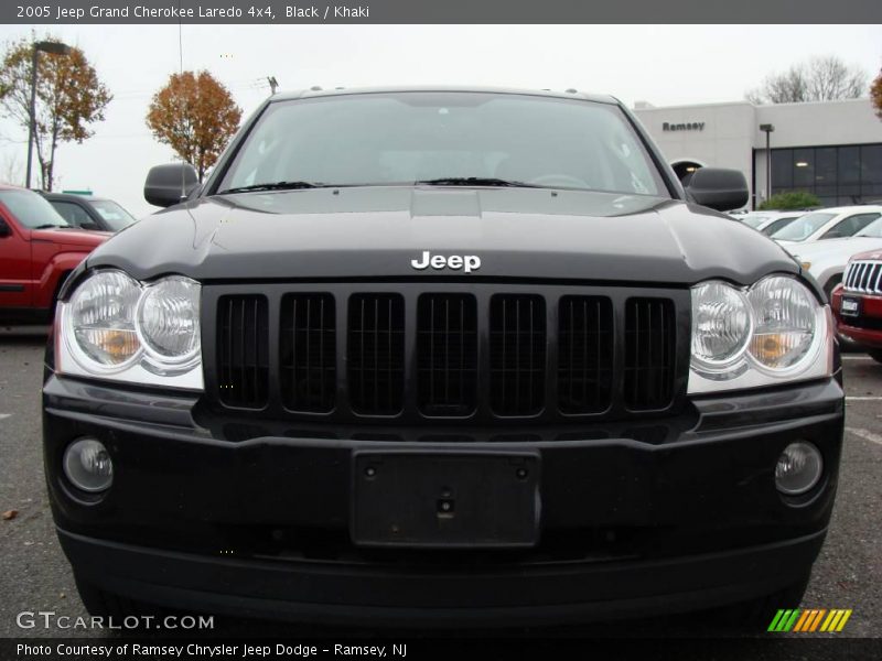 Black / Khaki 2005 Jeep Grand Cherokee Laredo 4x4