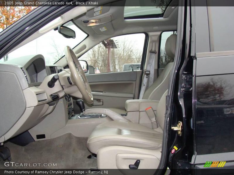 Black / Khaki 2005 Jeep Grand Cherokee Laredo 4x4