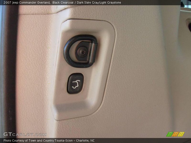 Black Clearcoat / Dark Slate Gray/Light Graystone 2007 Jeep Commander Overland